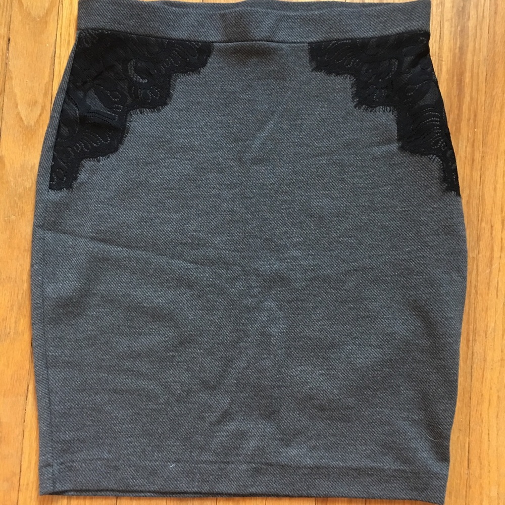 Pencil skirt with black lace details